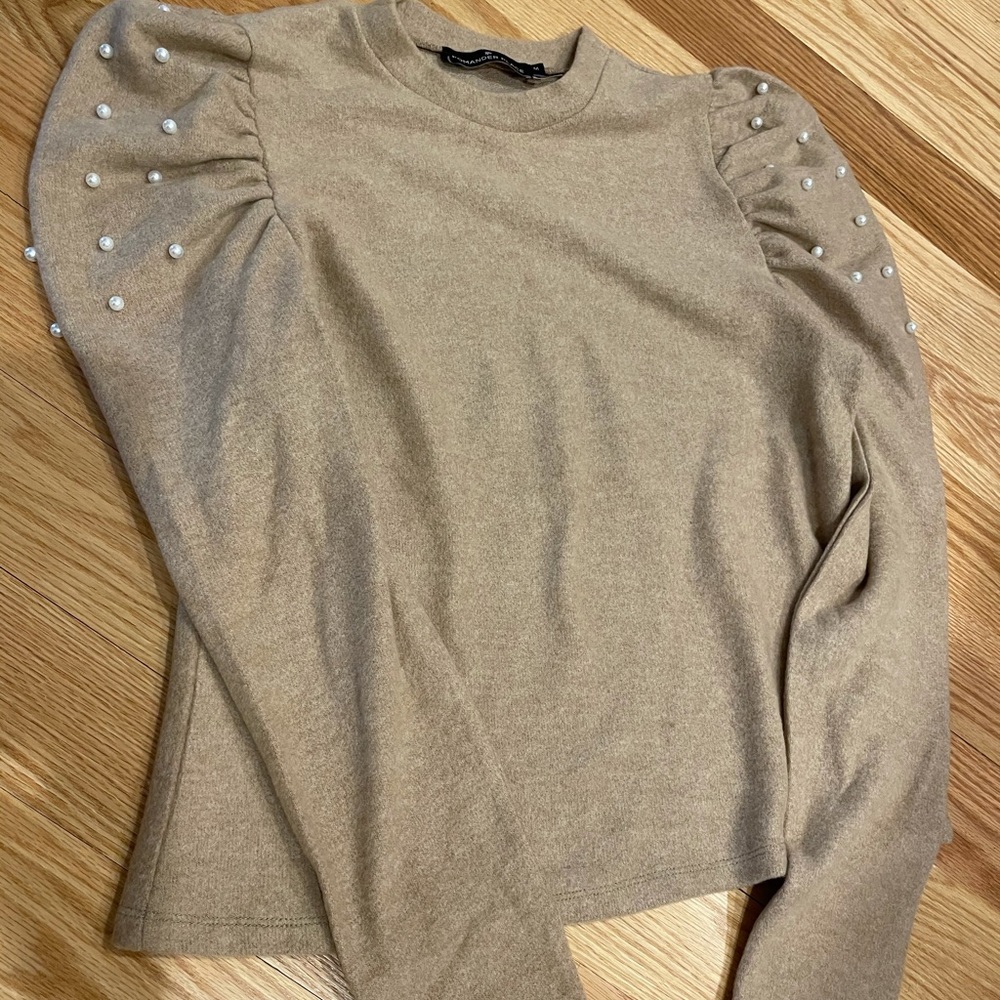 NWOT Puff Pearl Sleeve Top